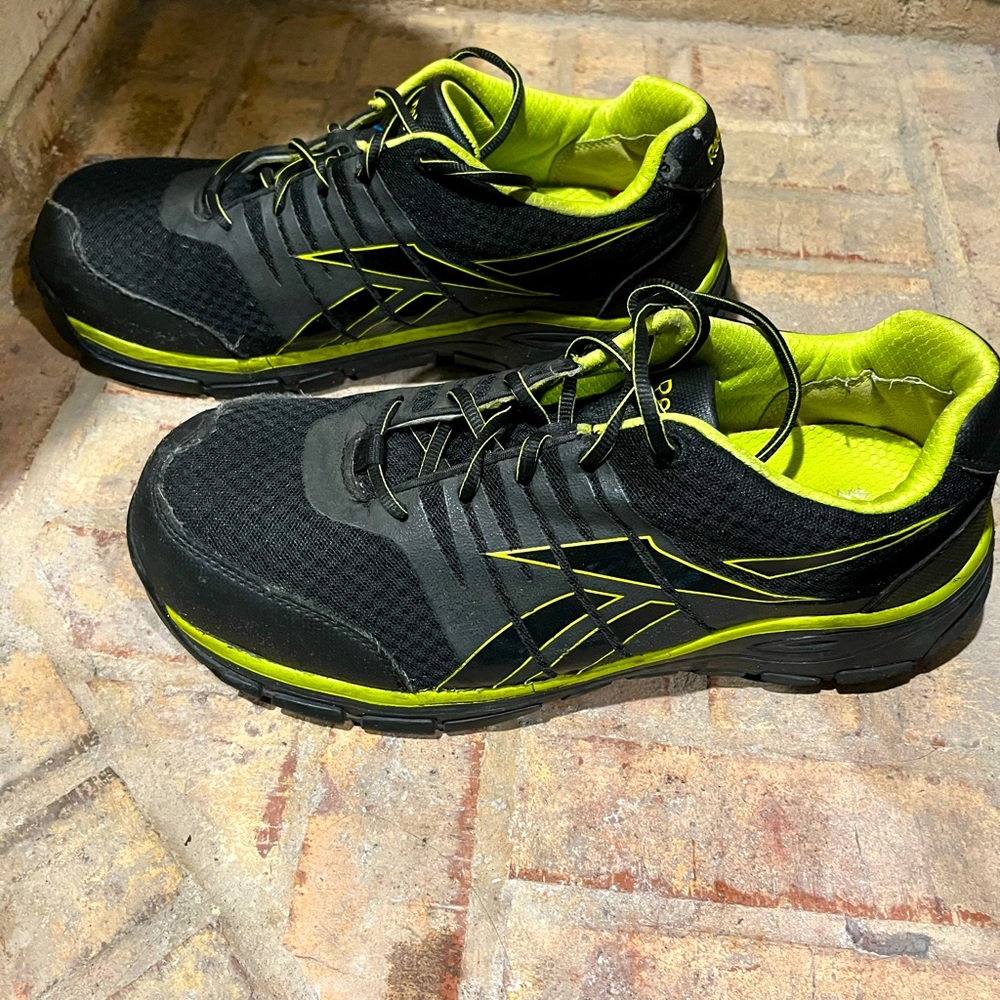 Reebok lightweight safety toe work shoes in size 11.